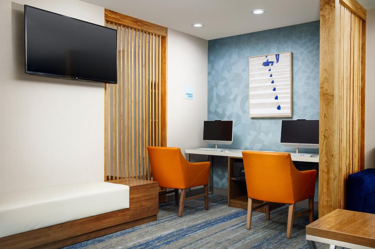 Holiday Inn Express And Suites Wheeling By Ihg Triadelphia Exterior foto