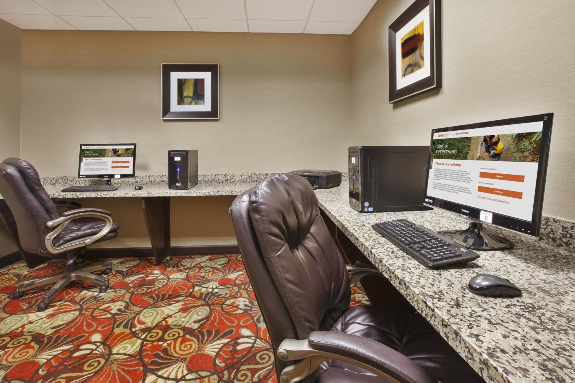 Holiday Inn Express And Suites Wheeling By Ihg Triadelphia Exterior foto